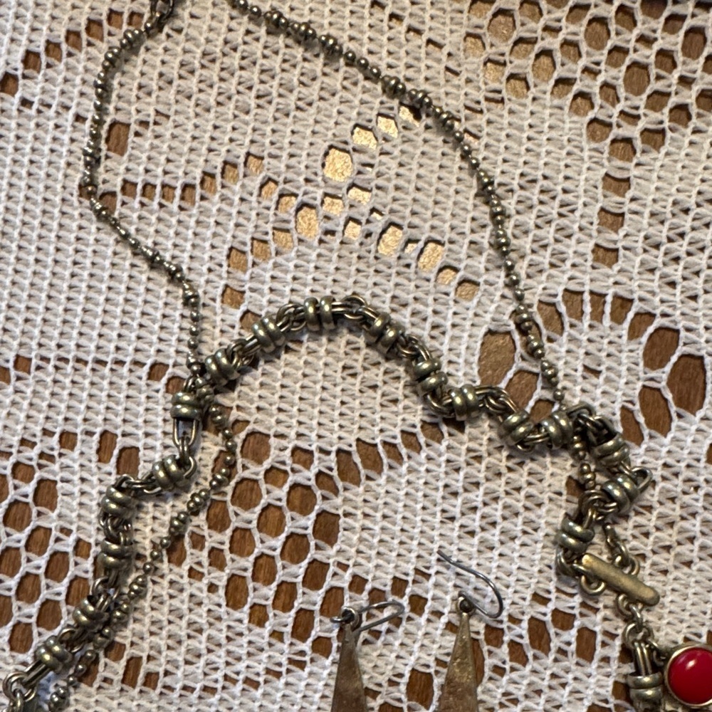 Chic Red and Gold Necklace Set - Picture 3 of 5